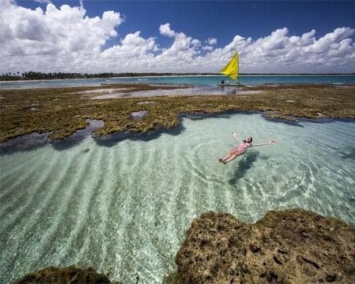 Mar azul em Porto de Galinhas